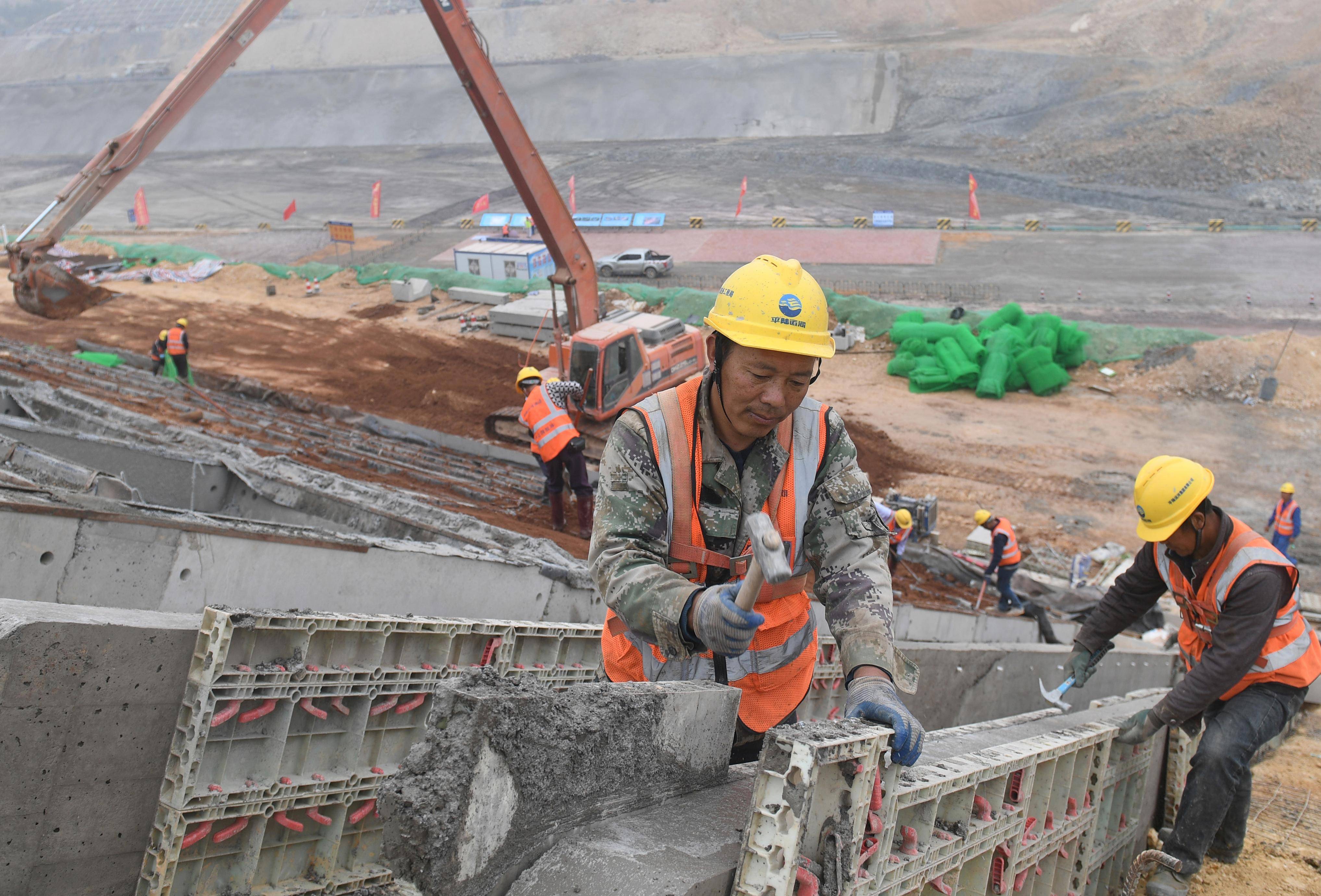 (经济)广西:平陆运河建设忙_工程_施工_枢纽