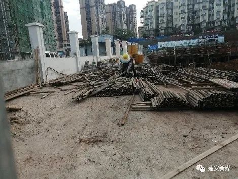 蓬安幸福里小区建设工程施工持续进行中