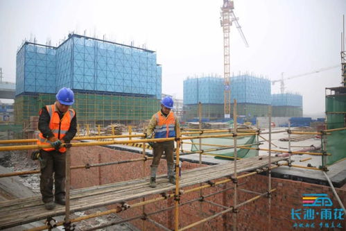 聚焦项目建设 和景家园施工现场扫描 300余名工人抢工忙
